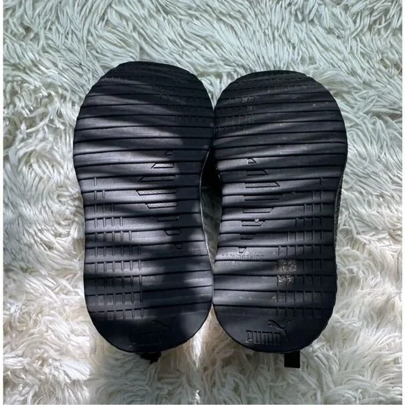 Black Boys Puma Sneakers Non Tie Size 11 - Picture 8 of 9